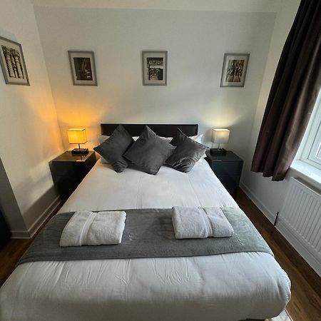 Oakhurst Gatwick B&B Crawley  Exteriör bild
