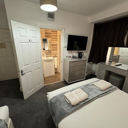 Oakhurst Gatwick B&B Crawley  Exteriör bild