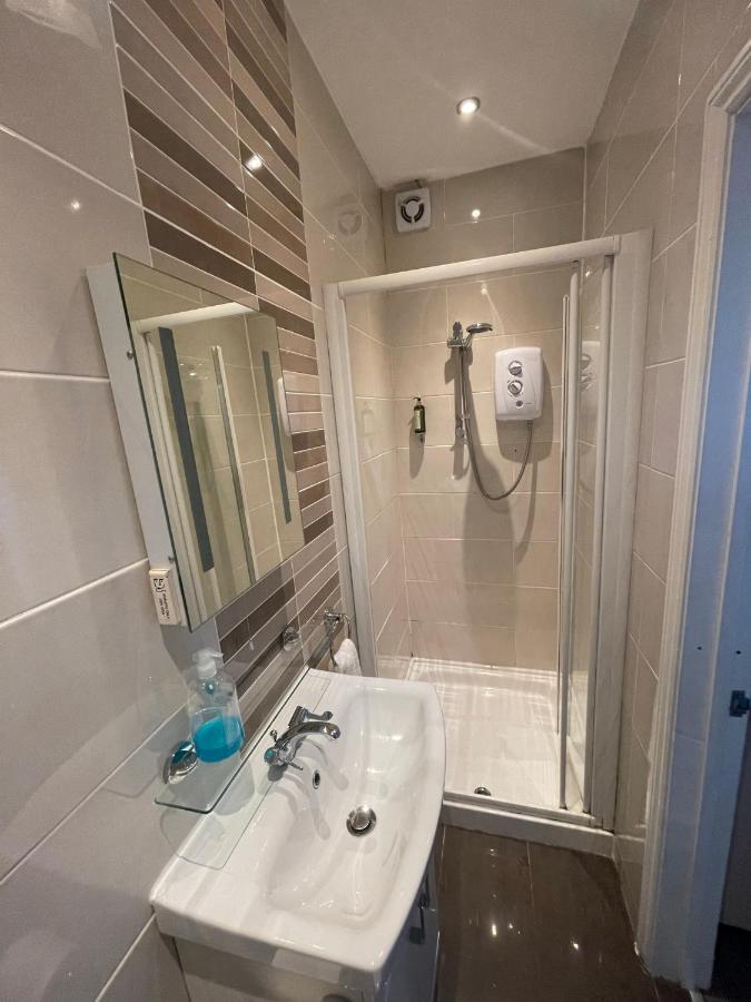 Oakhurst Gatwick B&B Crawley  Exteriör bild