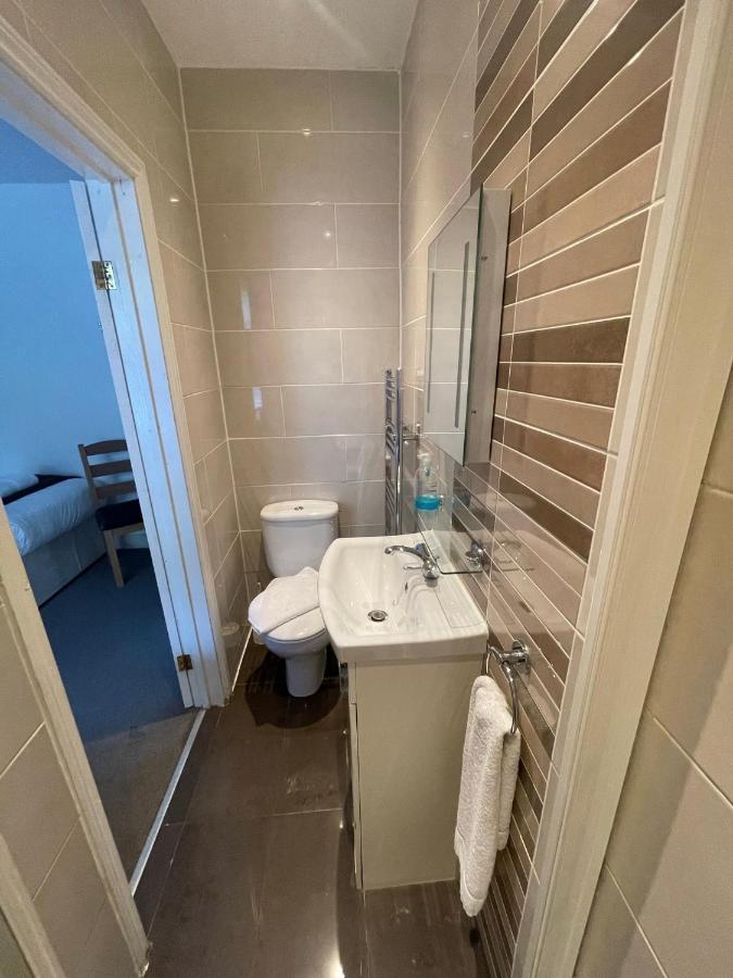 Oakhurst Gatwick B&B Crawley  Exteriör bild