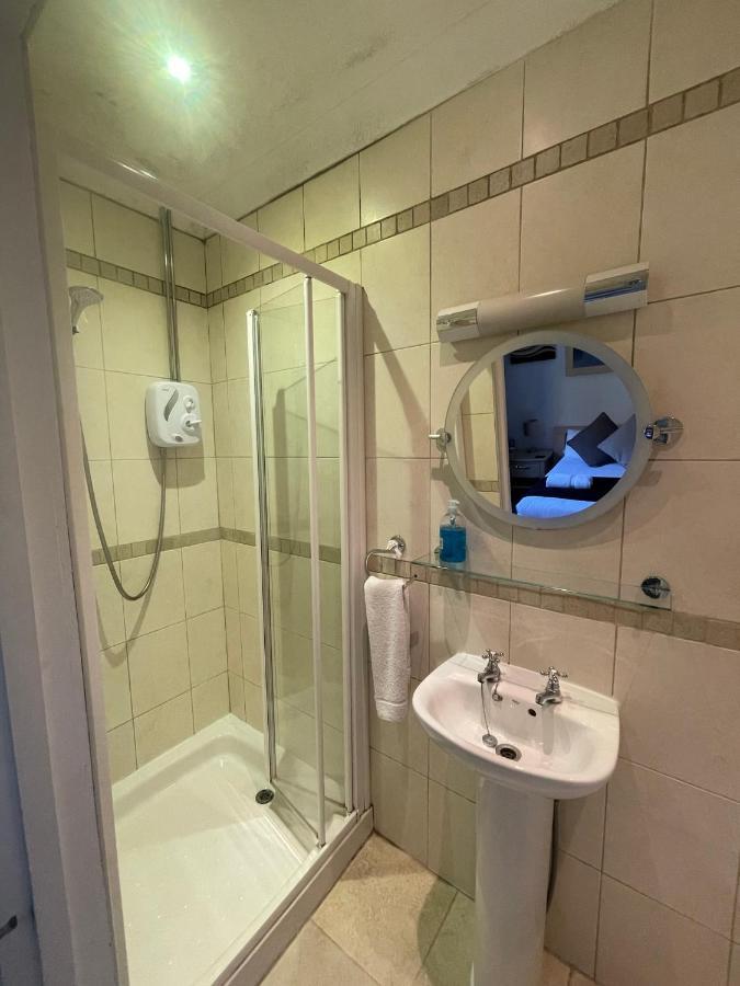 Oakhurst Gatwick B&B Crawley  Exteriör bild