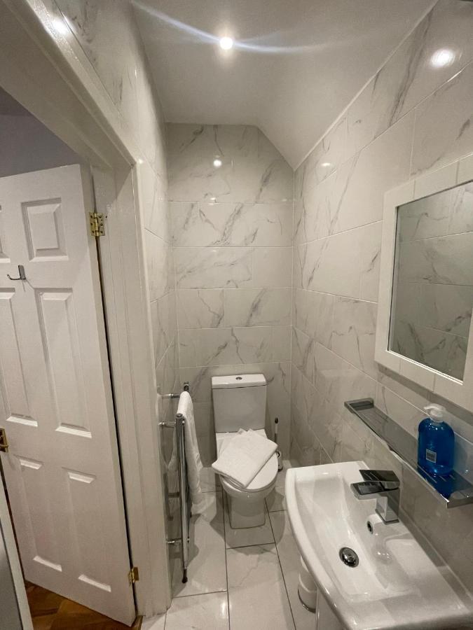 Oakhurst Gatwick B&B Crawley  Exteriör bild