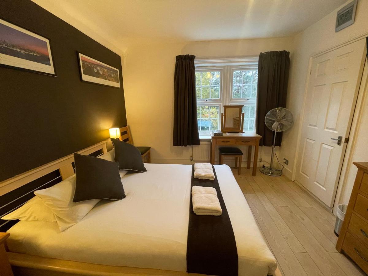Oakhurst Gatwick B&B Crawley  Exteriör bild