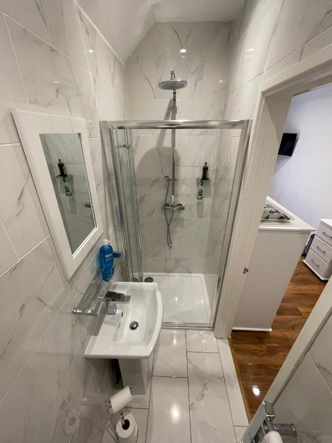 Oakhurst Gatwick B&B Crawley  Exteriör bild