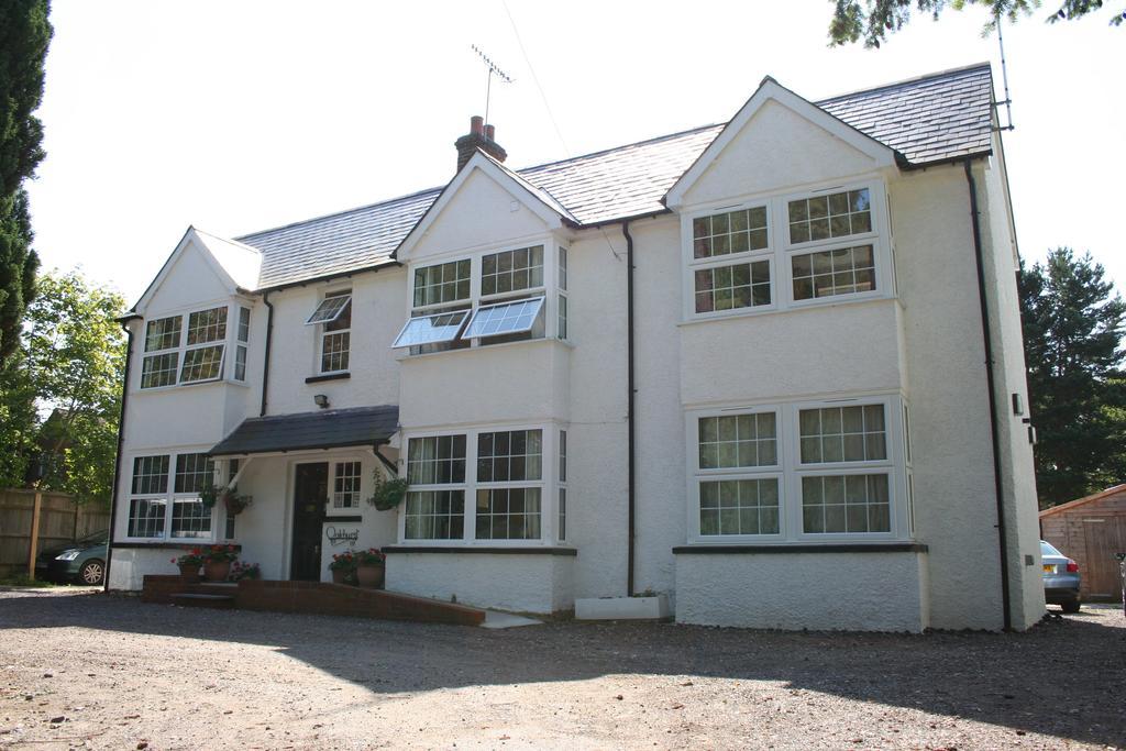 Oakhurst Gatwick B&B Crawley  Exteriör bild