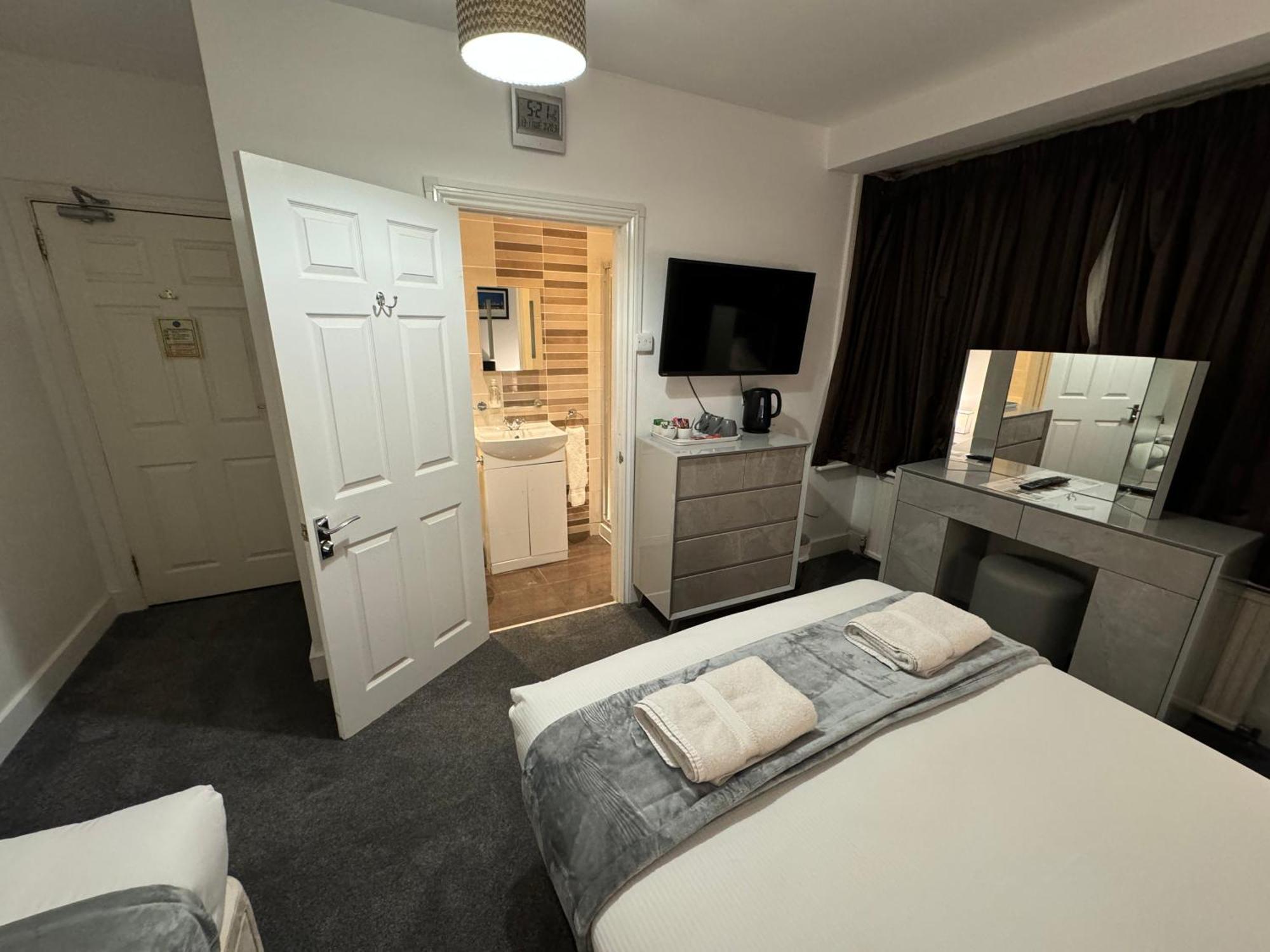 Oakhurst Gatwick B&B Crawley  Exteriör bild